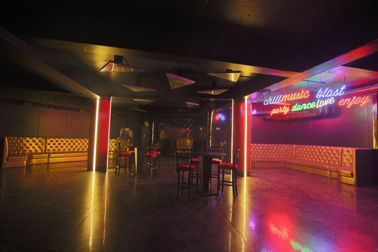 Rajhans Belliza Service Apartment スーラト エクステリア 写真