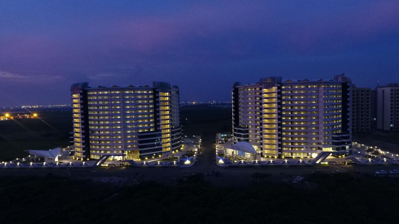 Rajhans Belliza Service Apartment スーラト エクステリア 写真