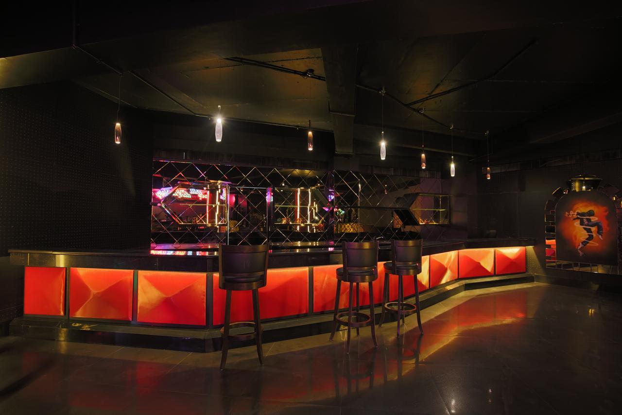 Rajhans Belliza Service Apartment スーラト エクステリア 写真