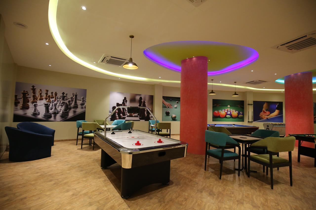 Rajhans Belliza Service Apartment スーラト エクステリア 写真