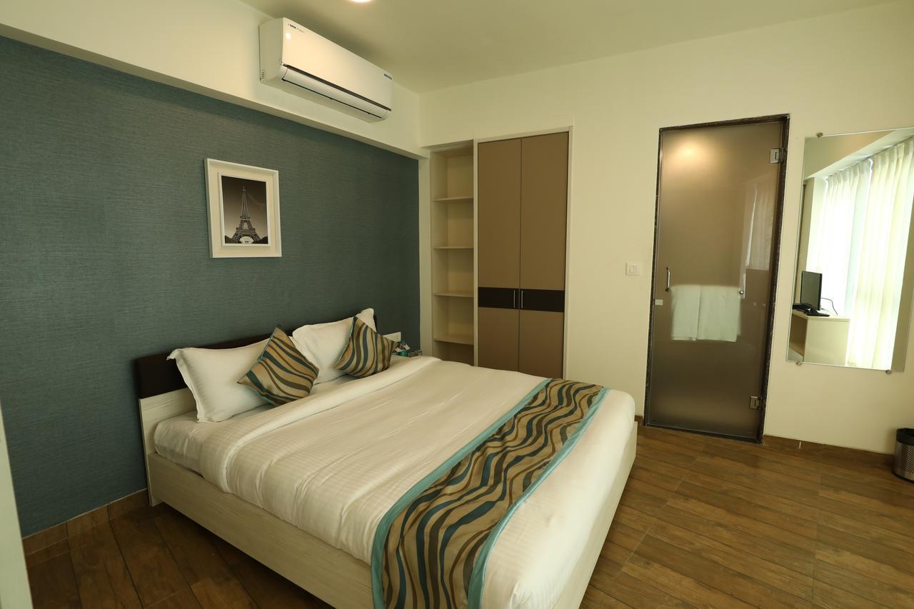 Rajhans Belliza Service Apartment スーラト エクステリア 写真