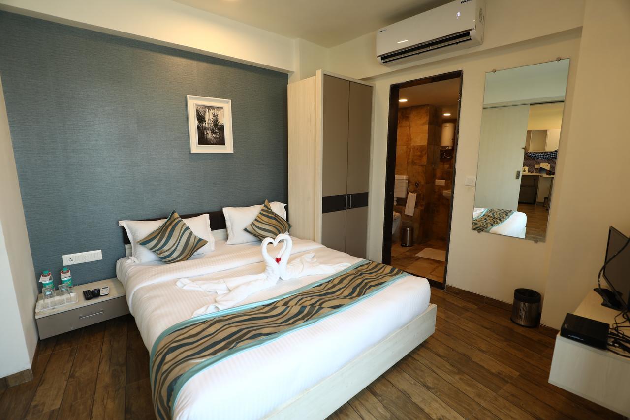 Rajhans Belliza Service Apartment スーラト エクステリア 写真