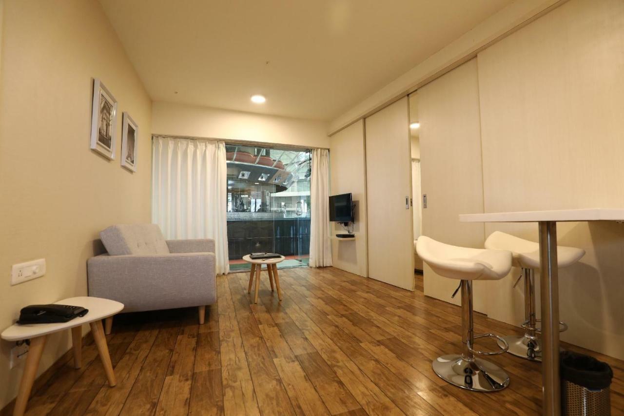Rajhans Belliza Service Apartment スーラト エクステリア 写真